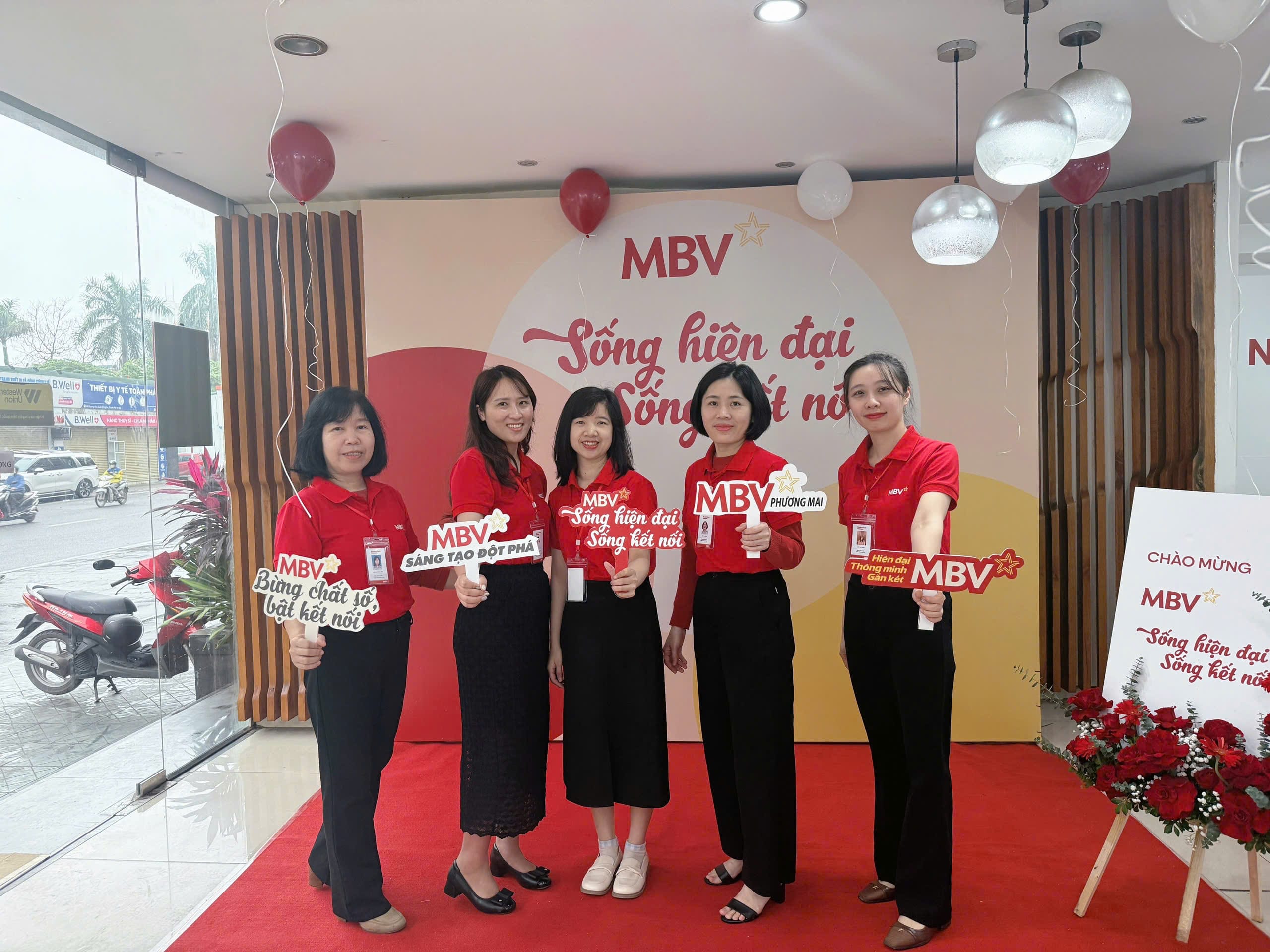 dong-phuc-cho-giao-dịch-vien-ngan-hang
